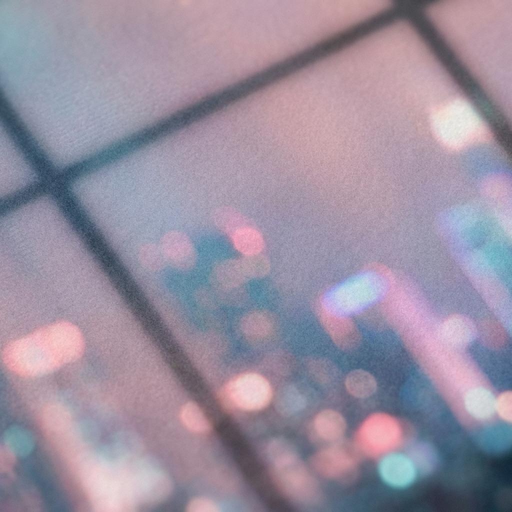 Vertical Solitude Under a Synthetic Glow